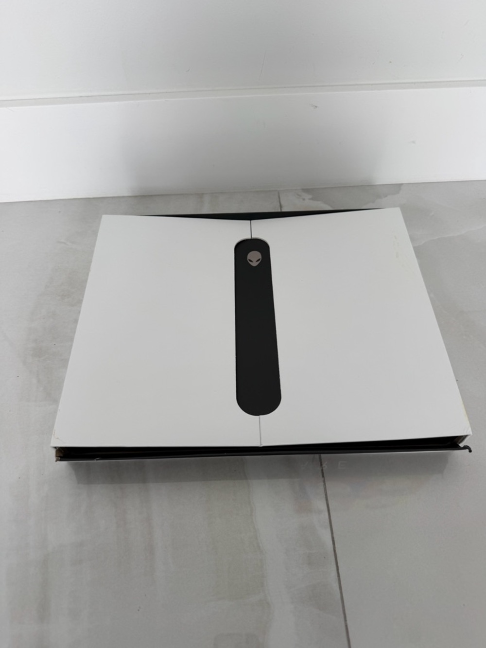 Alienware X16 R2 Empty Gaming Laptop Box - Picture 2 of 12